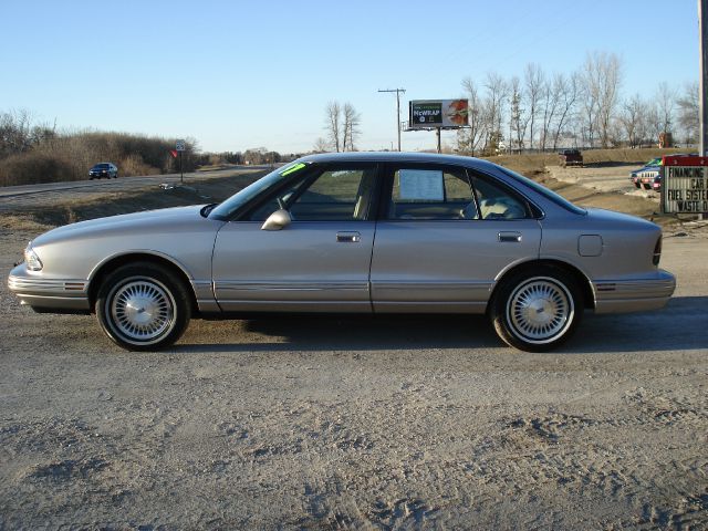 Oldsmobile Regency 1997 photo 3