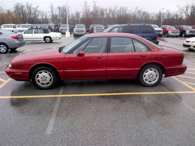Oldsmobile Regency 1999 photo 1