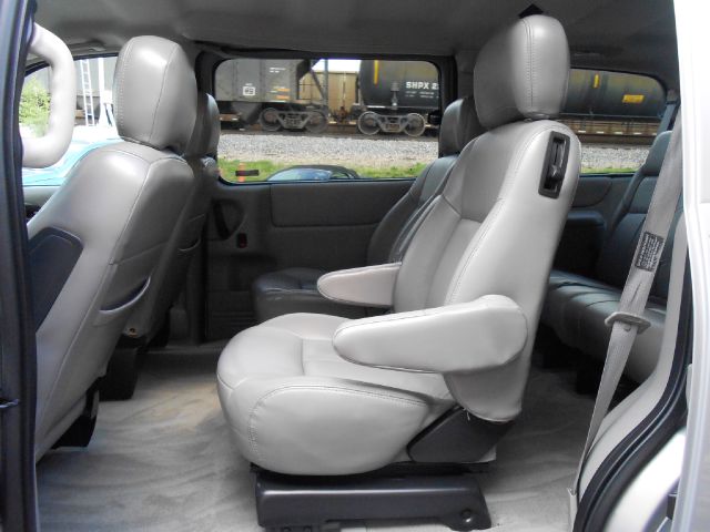 Oldsmobile Silhouette 2000 photo 17