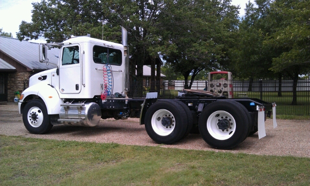 Peterbilt 338 2010 photo 1