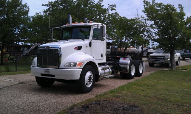 Peterbilt 338 2010 photo 2