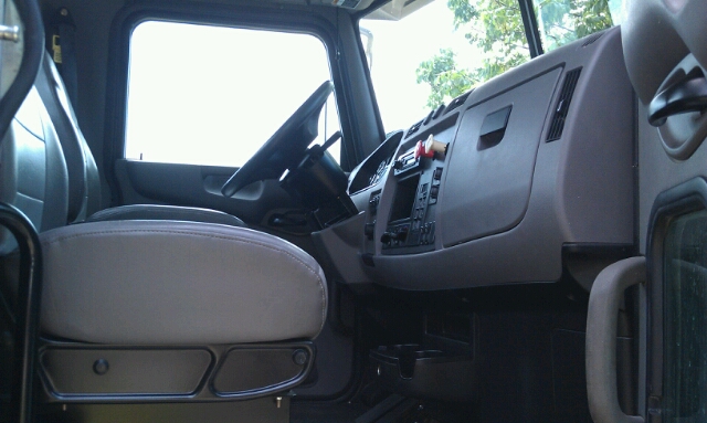 Peterbilt 338 2010 photo 4