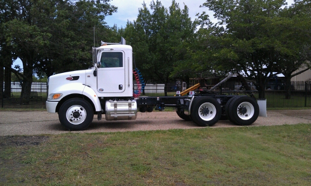 Peterbilt 338 2010 photo 7