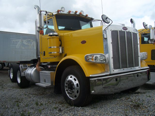 Peterbilt 388 2009 photo 2