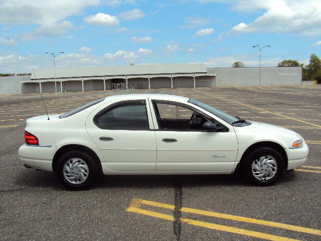 Plymouth Breeze Base Sedan