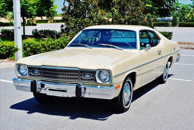 Plymouth Duster 1974 photo 2