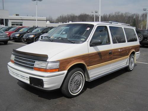 Plymouth Grand Voyager 1991 photo 4