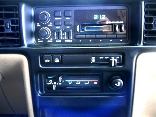 Plymouth Grand Voyager 1991 photo 3