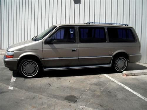 Plymouth Grand Voyager 1991 photo 1