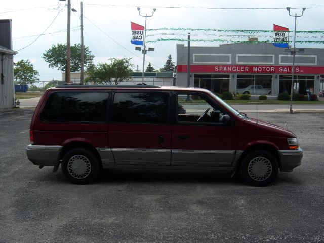 Plymouth Grand Voyager 1992 photo 3