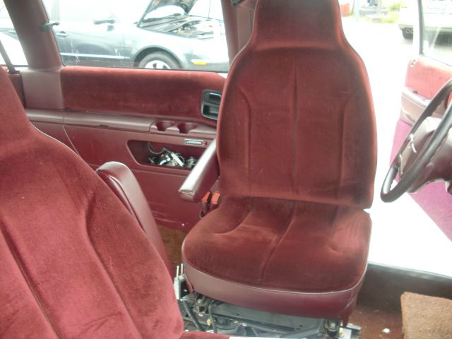 Plymouth Grand Voyager 1992 photo 12