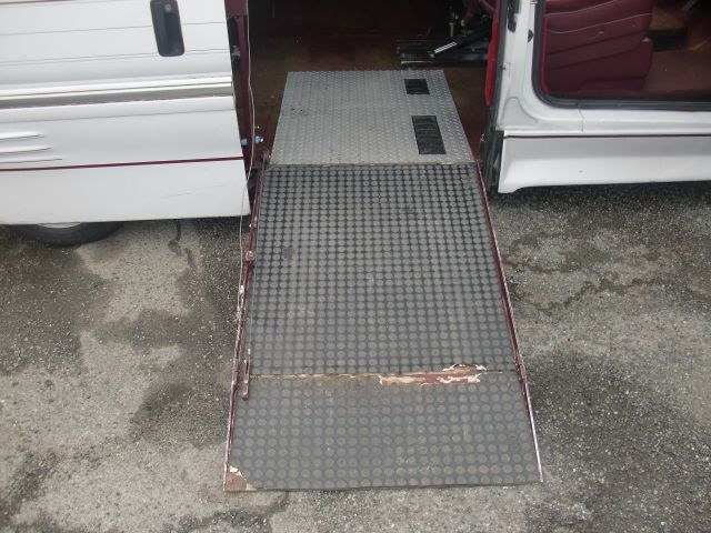 Plymouth Grand Voyager 1992 photo 13