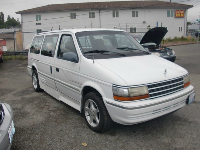 Plymouth Grand Voyager 1992 photo 15