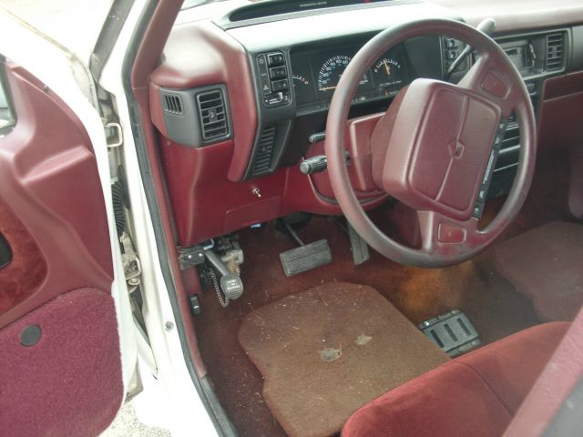 Plymouth Grand Voyager 1992 photo 3