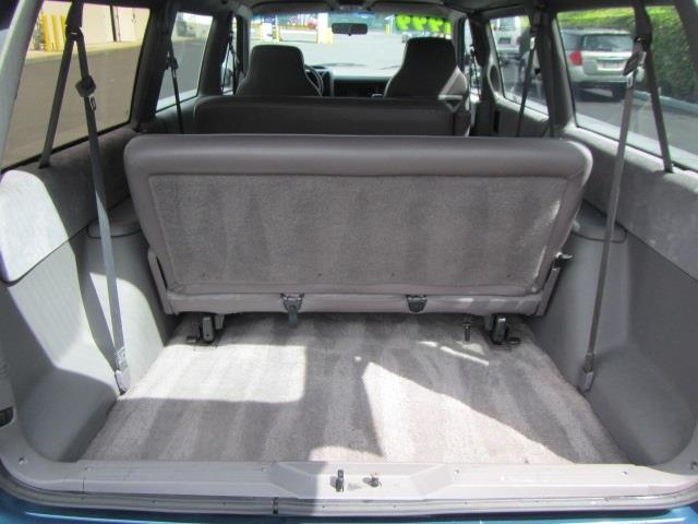 Plymouth Grand Voyager 1993 photo 3