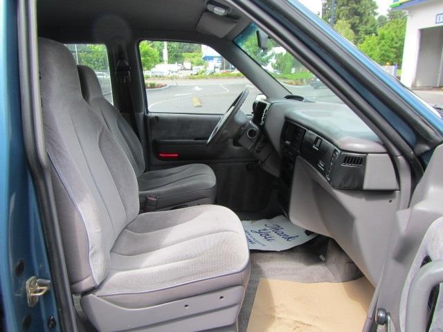 Plymouth Grand Voyager 1993 photo 4