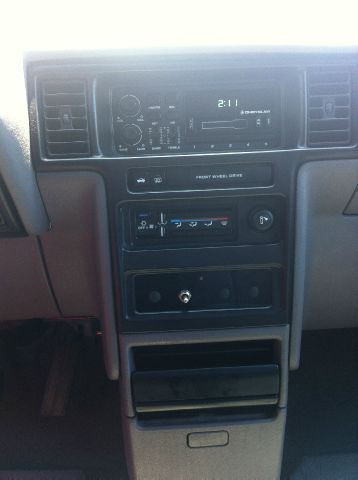 Plymouth Grand Voyager 1993 photo 1