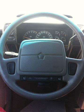 Plymouth Grand Voyager 1993 photo 2