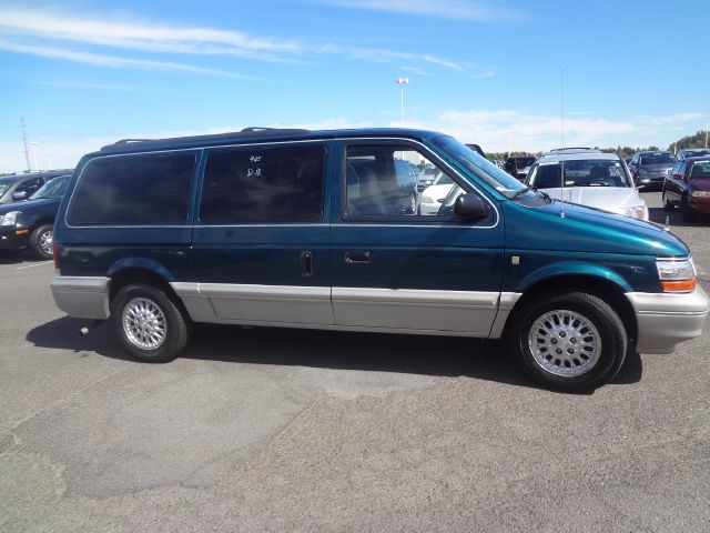 Plymouth Grand Voyager 1994 photo 2