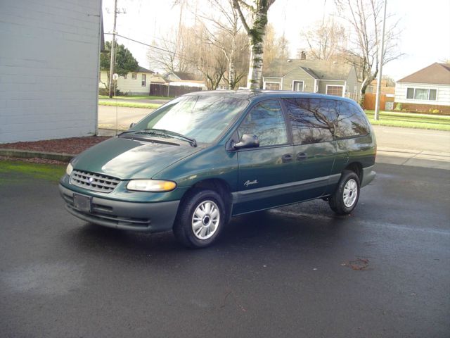 Plymouth Grand Voyager 1996 photo 0