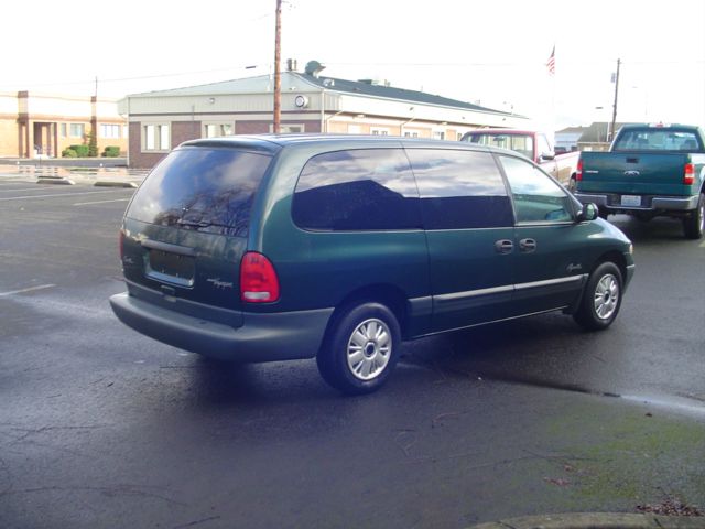 Plymouth Grand Voyager 1996 photo 2