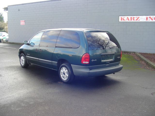 Plymouth Grand Voyager 1996 photo 3