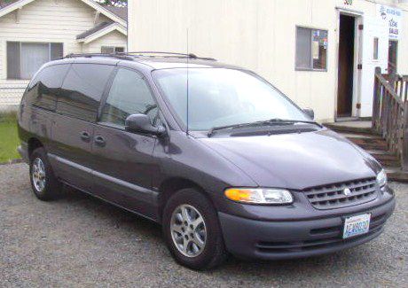 Plymouth Grand Voyager 1996 photo 1