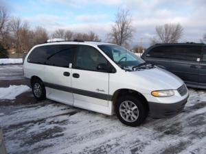 Plymouth Grand Voyager 1996 photo 2