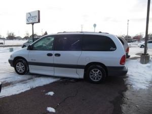 Plymouth Grand Voyager 1996 photo 3