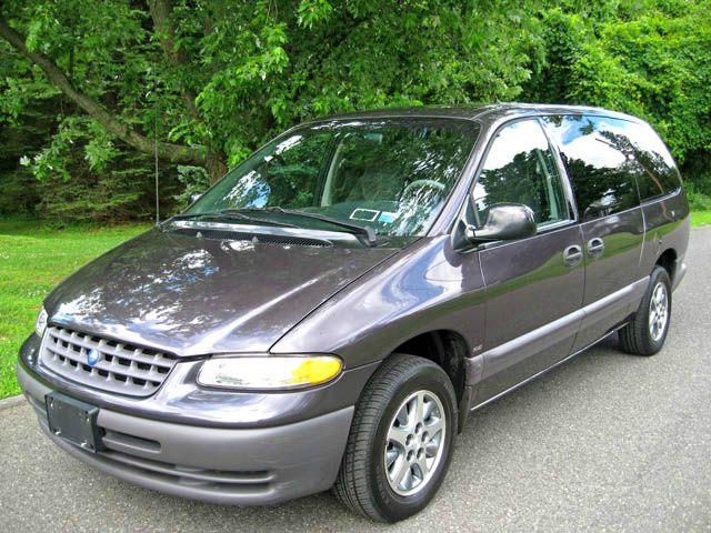 Plymouth Grand Voyager 1996 photo 2