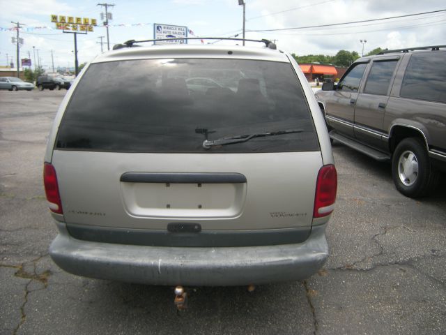 Plymouth Grand Voyager 1996 photo 1