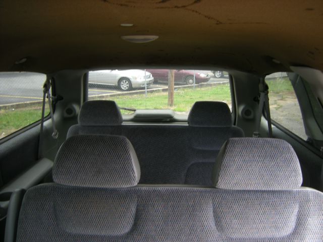 Plymouth Grand Voyager 1996 photo 2