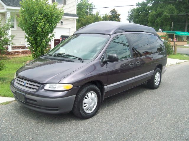 Plymouth Grand Voyager 1996 photo 1