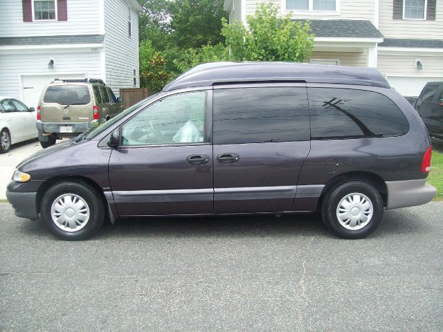 Plymouth Grand Voyager 1996 photo 3