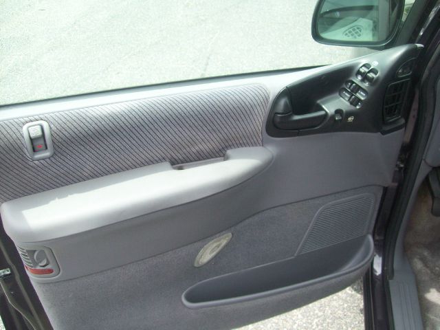 Plymouth Grand Voyager 1996 photo 4