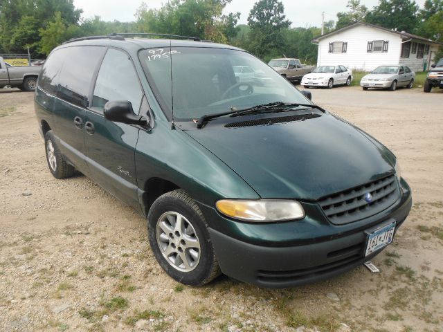 Plymouth Grand Voyager 1997 photo 4