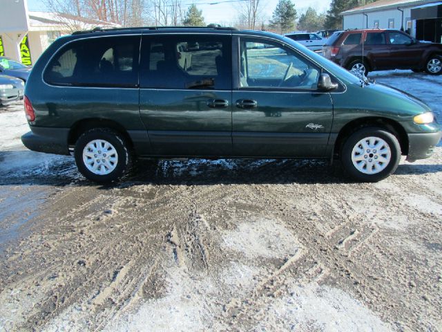 Plymouth Grand Voyager 1997 photo 1