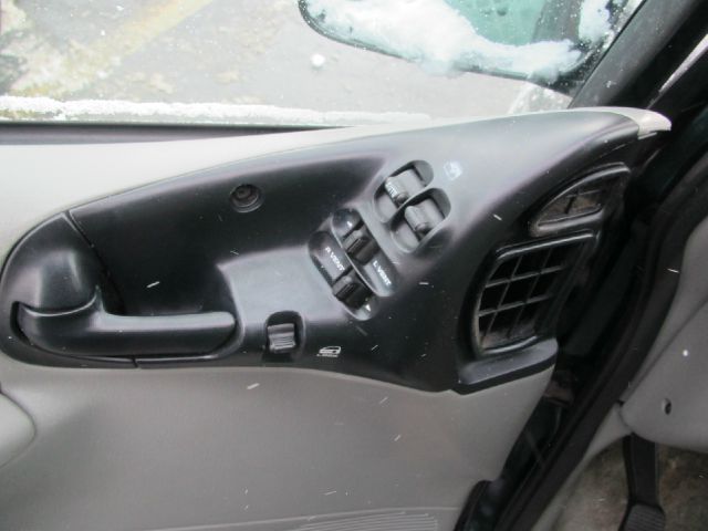 Plymouth Grand Voyager 1997 photo 2