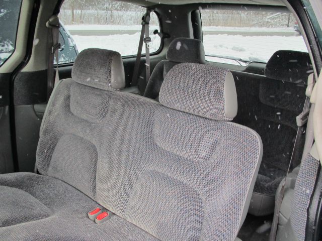 Plymouth Grand Voyager 1997 photo 4