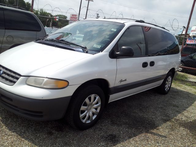 Plymouth Grand Voyager 1997 photo 1