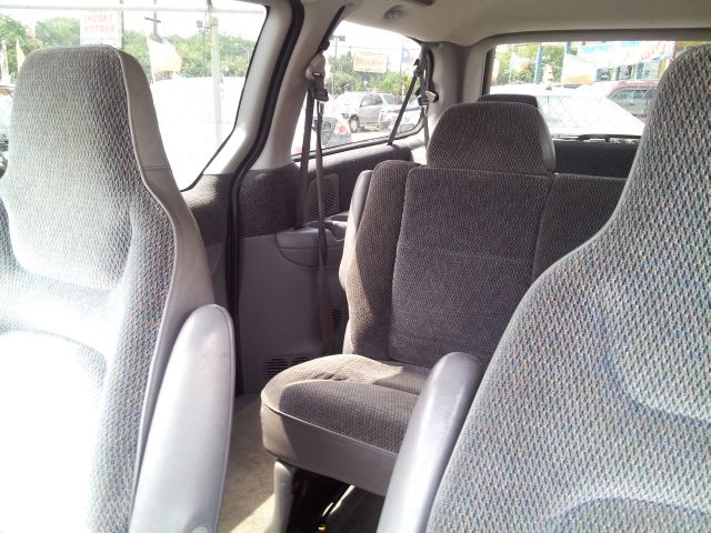 Plymouth Grand Voyager 1997 photo 3