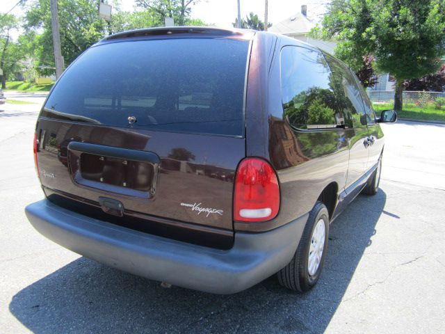 Plymouth Grand Voyager 1997 photo 4