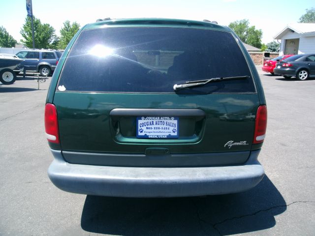 Plymouth Grand Voyager 1997 photo 2