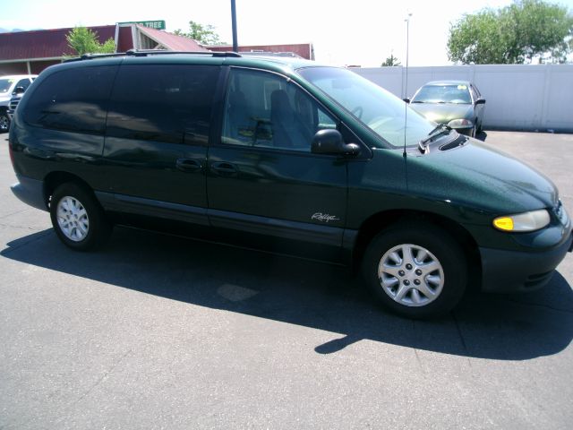 Plymouth Grand Voyager 1997 photo 3