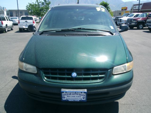Plymouth Grand Voyager 1997 photo 4