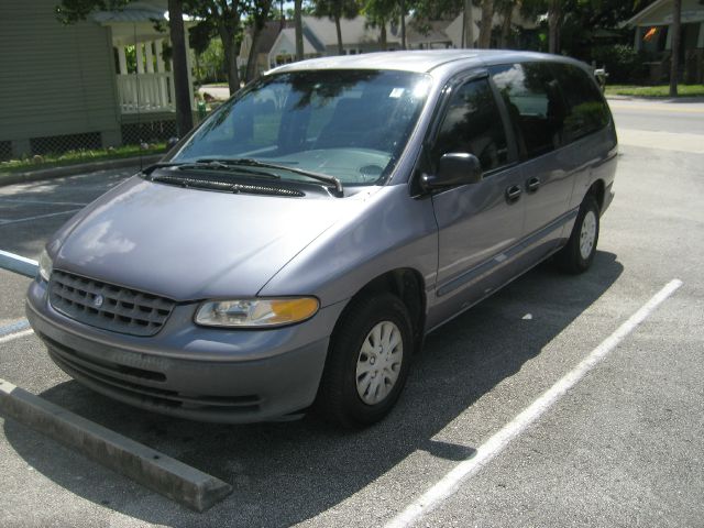 Plymouth Grand Voyager 1997 photo 1