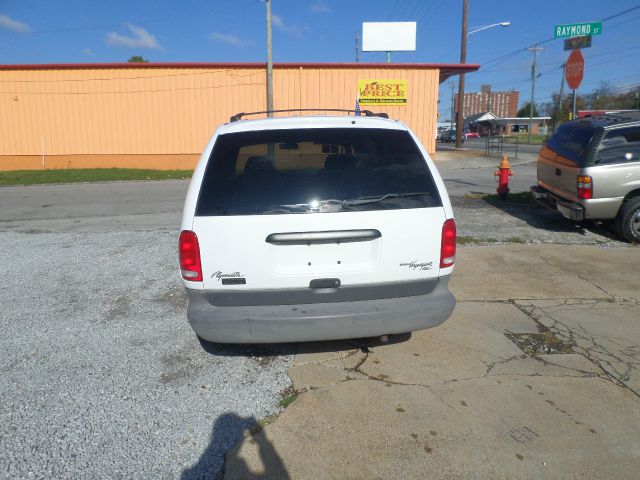 Plymouth Grand Voyager 1998 photo 1