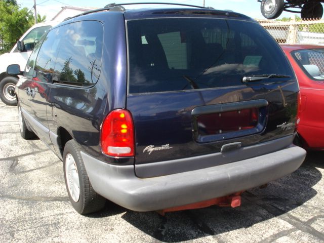 Plymouth Grand Voyager 1998 photo 1