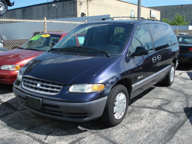 Plymouth Grand Voyager 1998 photo 3