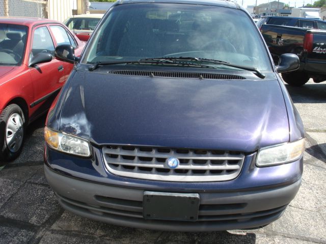 Plymouth Grand Voyager 1998 photo 4